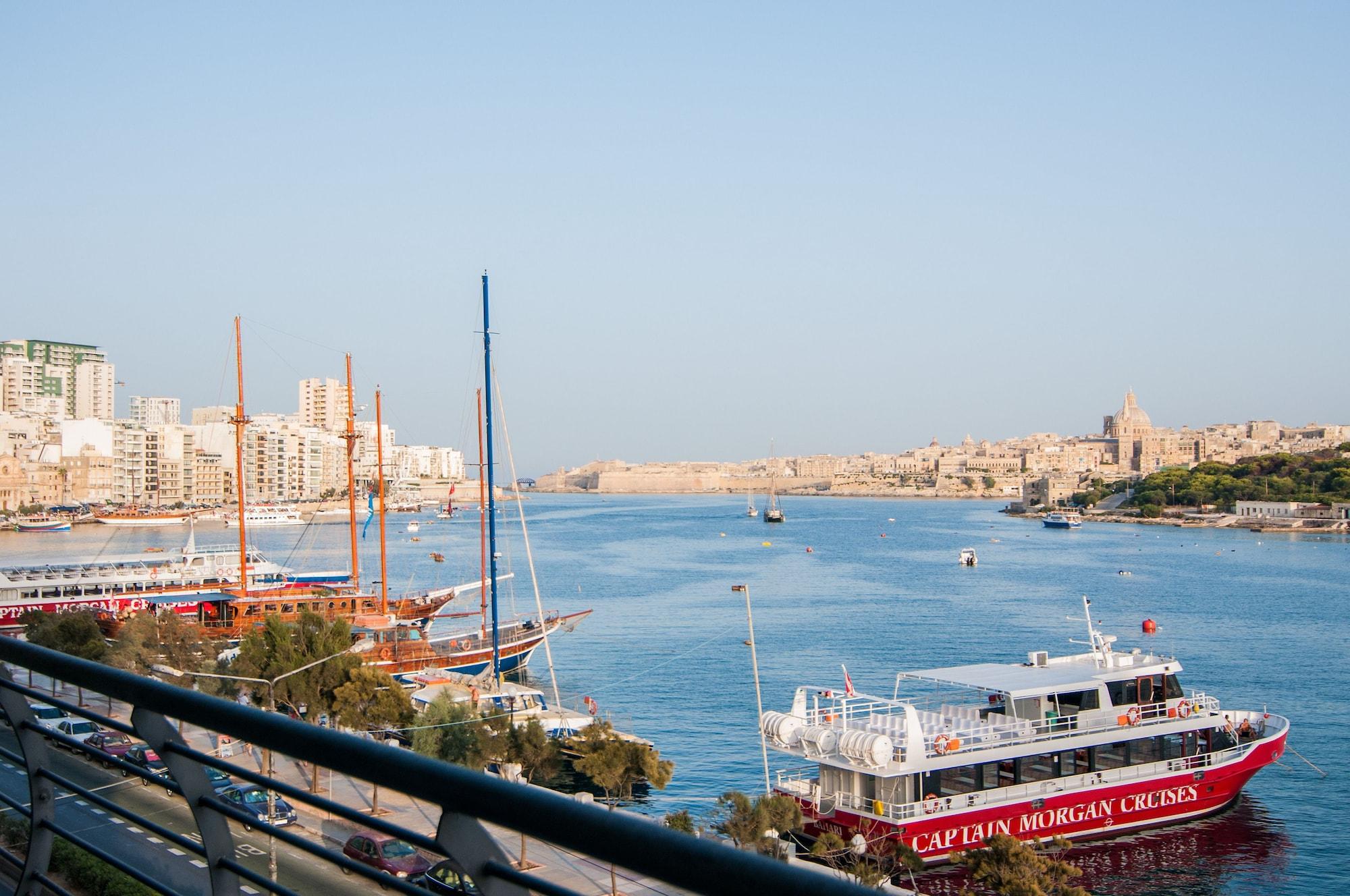 Pebbles Boutique Apartahotel
