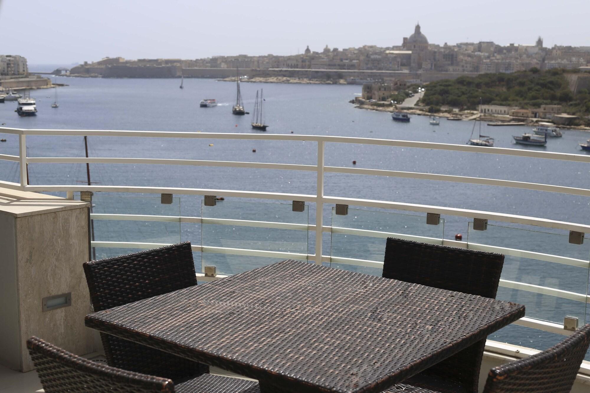 Pebbles Boutique Apartahotel 3*
