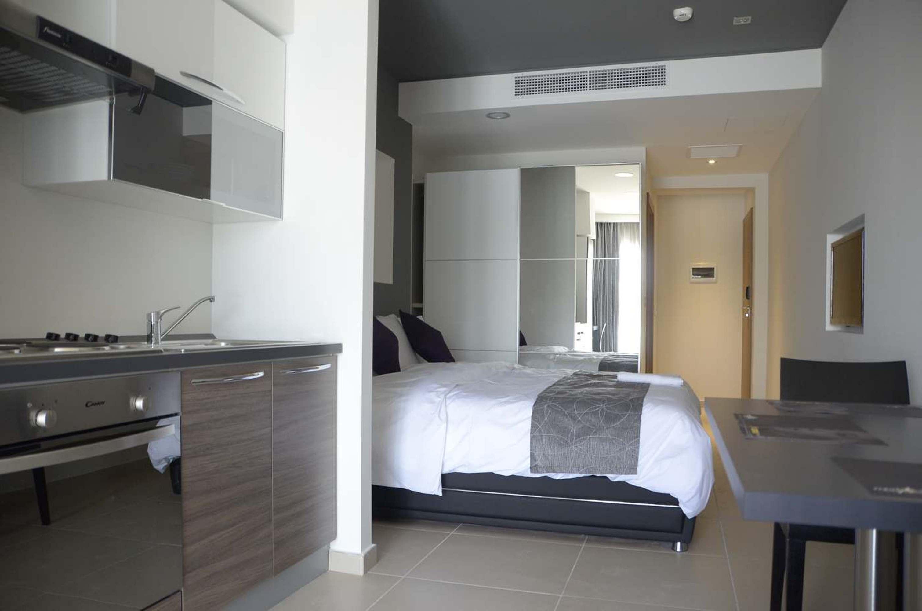 Pebbles Boutique Apartahotel 3*